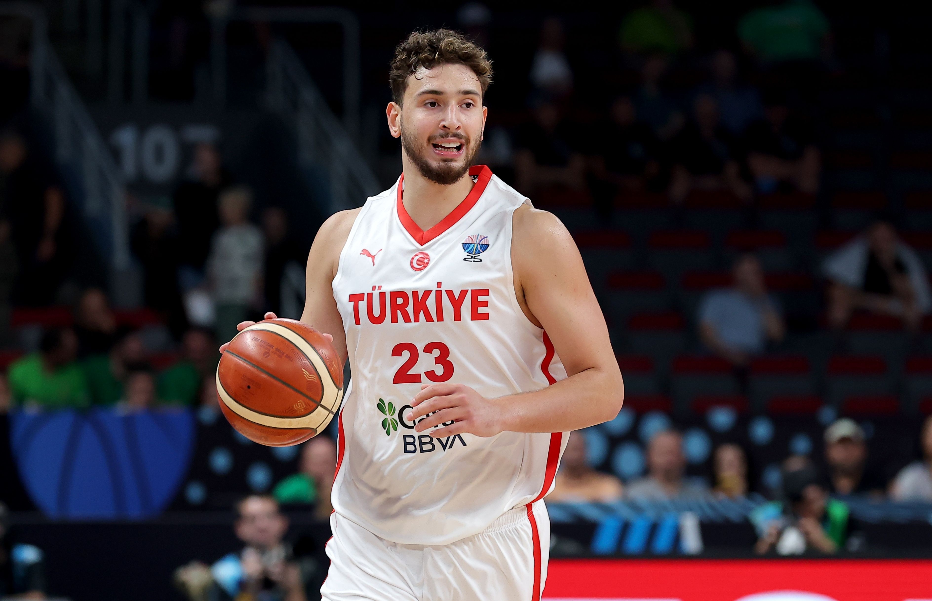 起飞!沉金在7场比赛 7次胜利和7次中赢得了一场比赛 他在欧洲锦标赛中场均21.6+10.9+7.1 起飞!沉金在7场比赛 7次胜利和7次中赢得了一场比赛 他在欧洲锦标赛中场均21.6+10.9+7.1