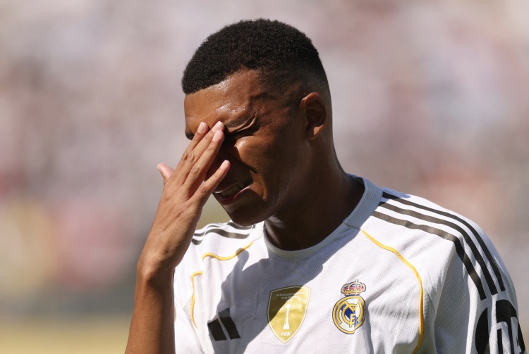 将近27岁的Mbappe仍然是0个金球和0个冠军联赛 同龄的梅西是4个金球和3个冠军联赛Ronaldo 1 Golden Balls和1个冠军 将近27岁的Mbappe仍然是0个金球和0个冠军联赛 同龄的梅西是4个金球和3个冠军联赛Ronaldo 1 Golden Balls和1个冠军