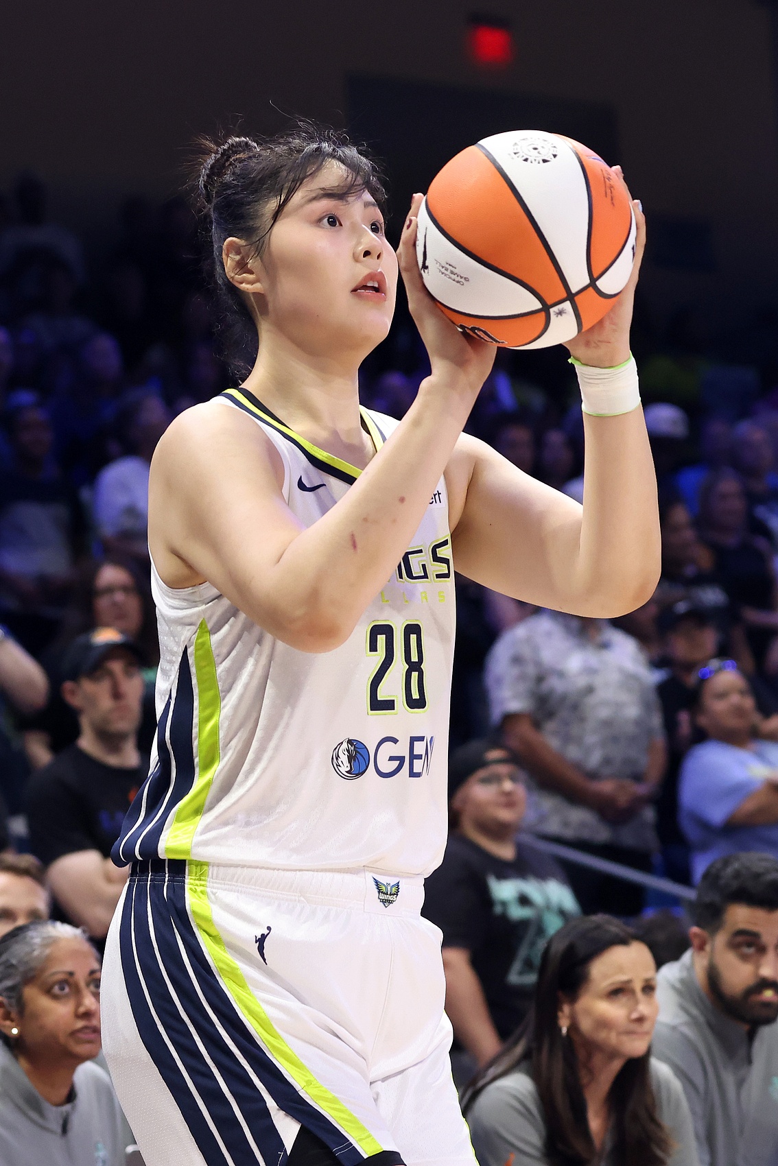 里程碑之夜!李Yueru成为中国女子篮球队历史上的第三名球员 在WNBA拥有20多个单打以上 里程碑之夜!李Yueru成为中国女子篮球队历史上的第三名球员 在WNBA拥有20多个单打以上